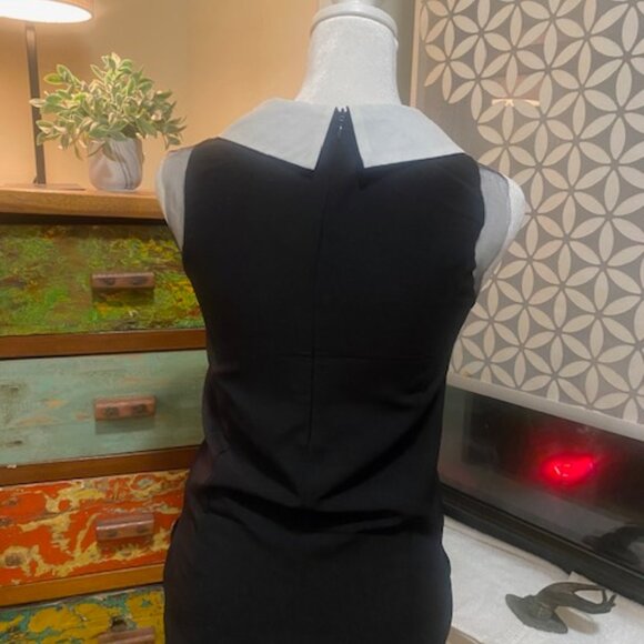 Black Sleeveless Top with Collar - Picture 4 of 7